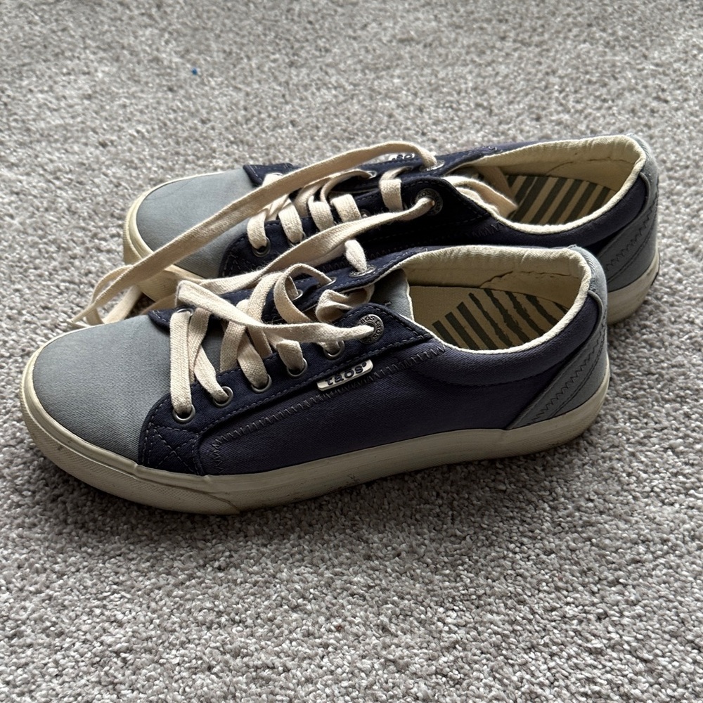 Taos Footwear Navy, Gray and white Low-Top Sneakers